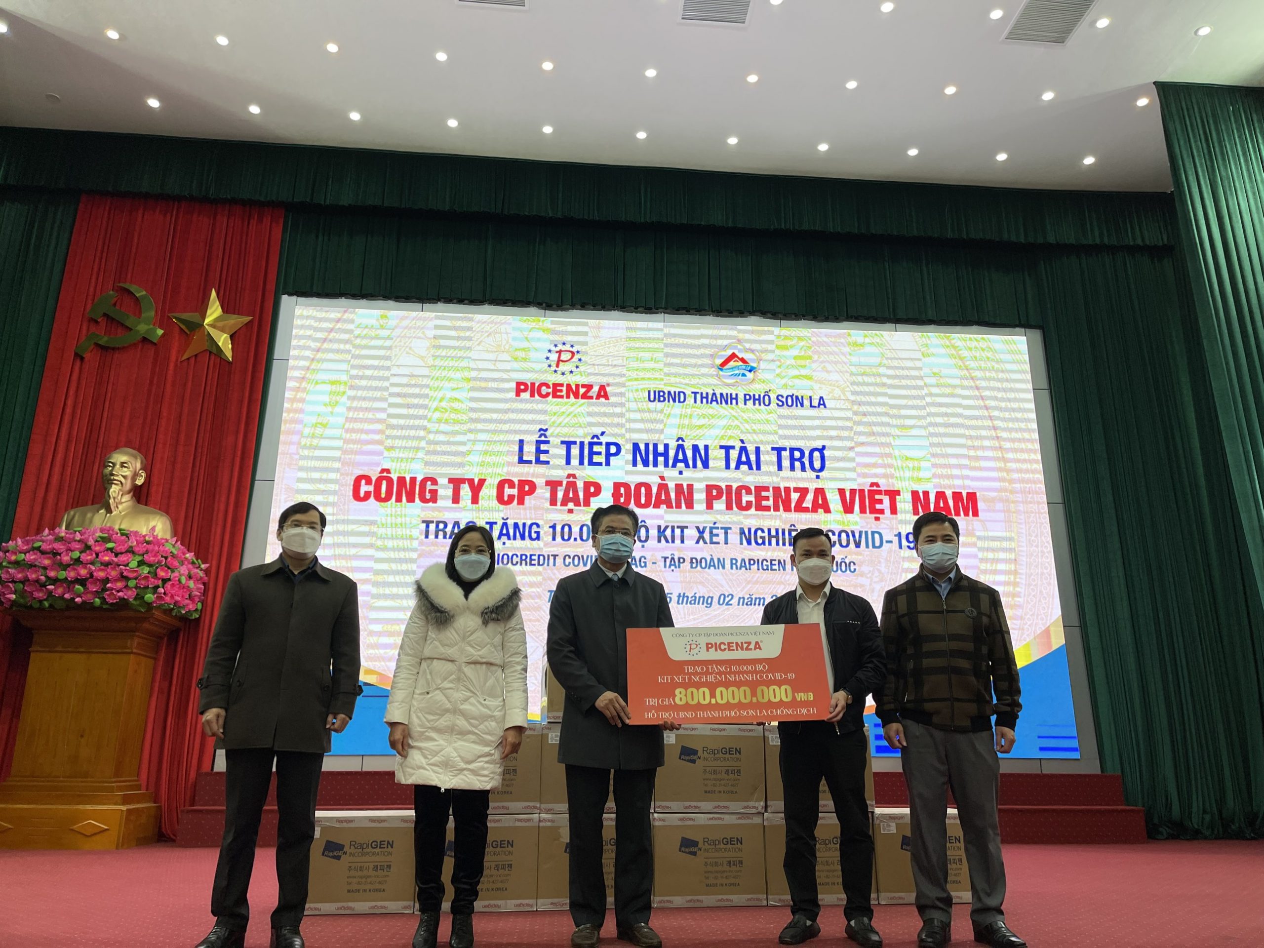 Tập đoàn Picenza Việt Nam đã trao tặng 10.000 bộ Kit test BioCredit COVID-19 Ag đồng hành cùng Sơn La chống dịch