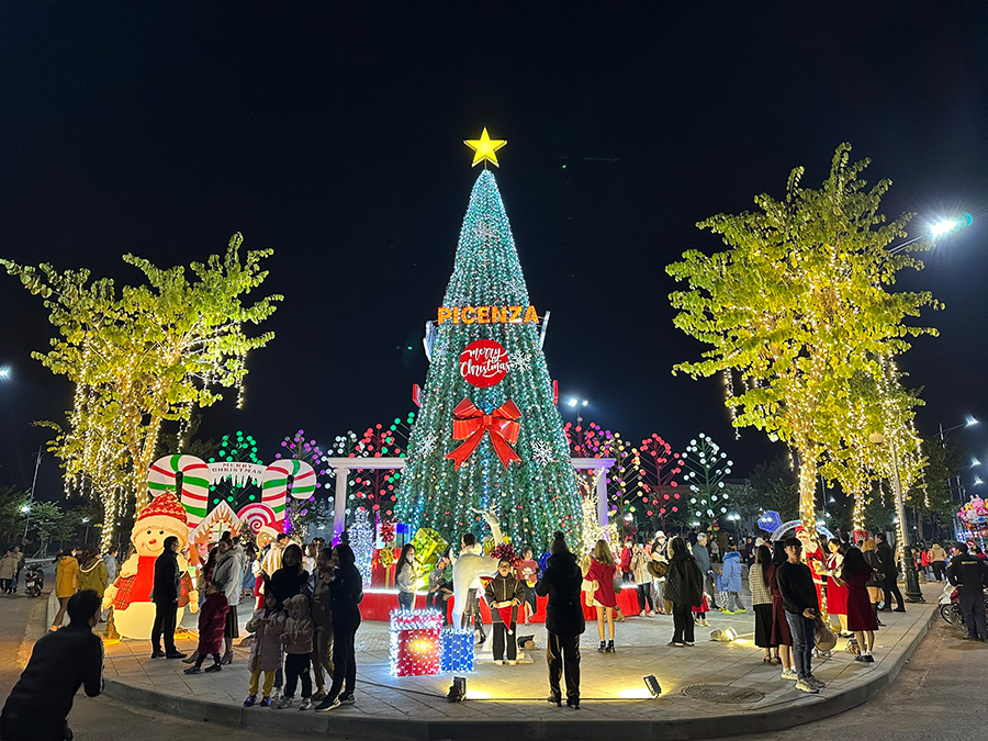 Picenza Riverside thu hút hàng trăm lượt ghé thăm dịp Giáng sinh 
