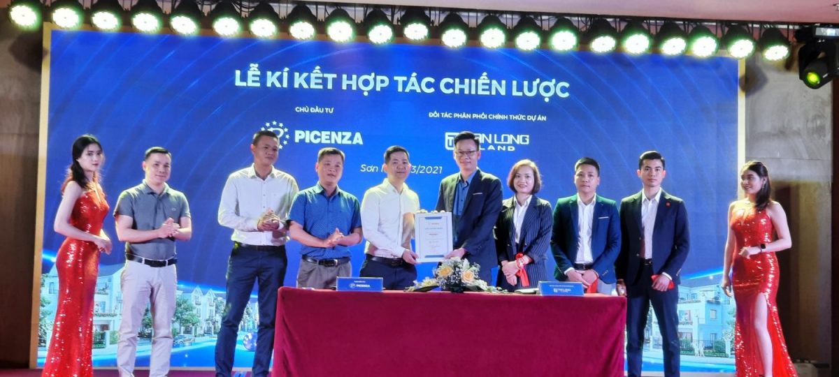 Chủ đầu tư Picenza Việt Nam trao chứng nhận cho Tân Long Land đơn vị phân phối chính thức dự án