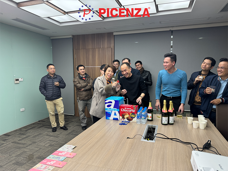 Picenza Group chào mừng ngày Quốc tế phụ nữ 8/3