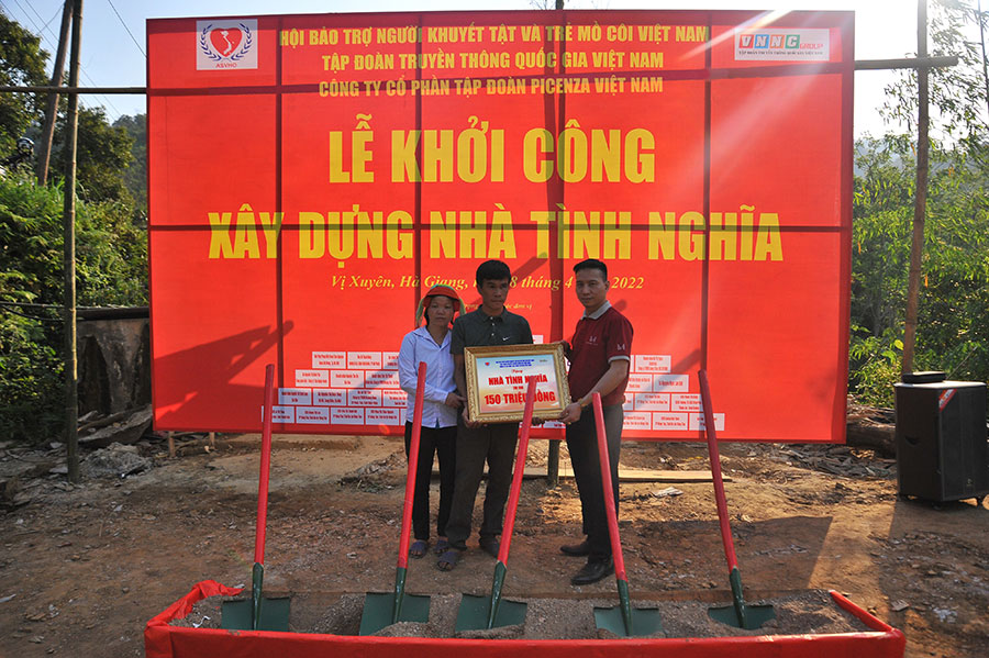Tập đoàn Picenza Việt nam đã tài trợ 150 triệu đồng để xây dựng nhà tình nghĩa tại TT Vị Xuyên, tỉnh Hà Giang